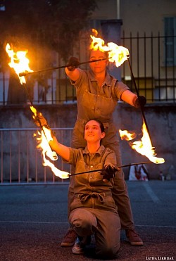''Les filles du feu'' spectacle de feu